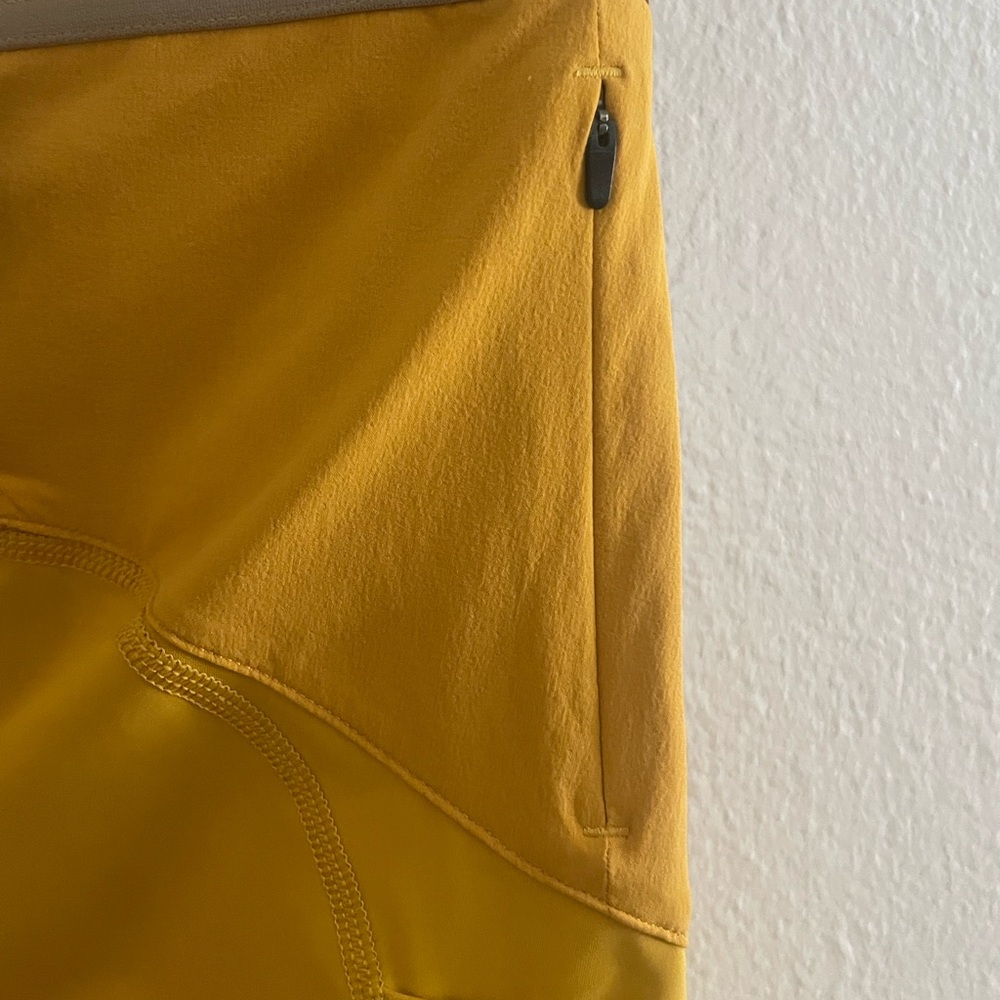 Outdoor Voices Snacks 7/8 Leggings in Cider Yellow - Picture 5 of 8